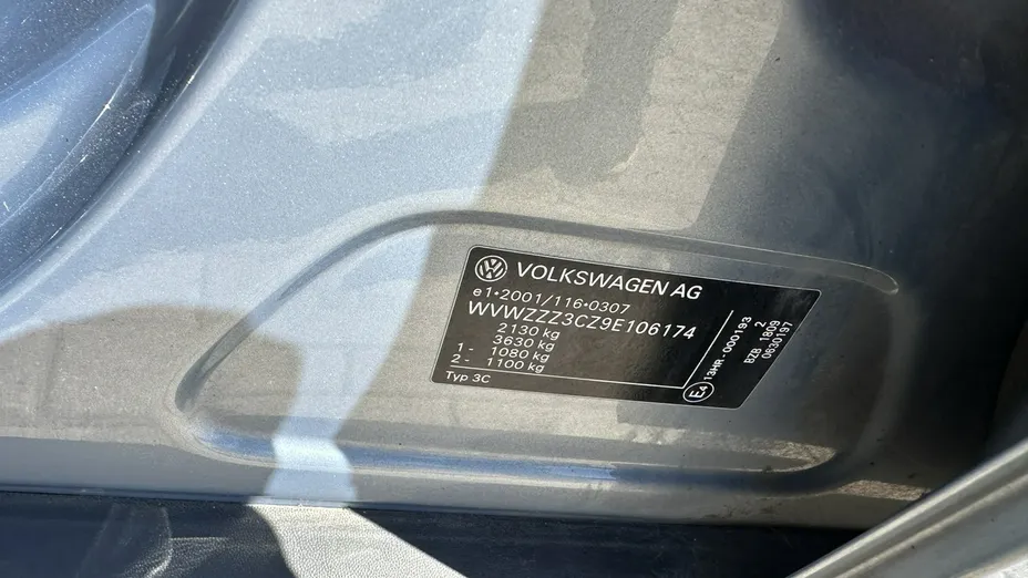 VOLKSWAGEN Passat -