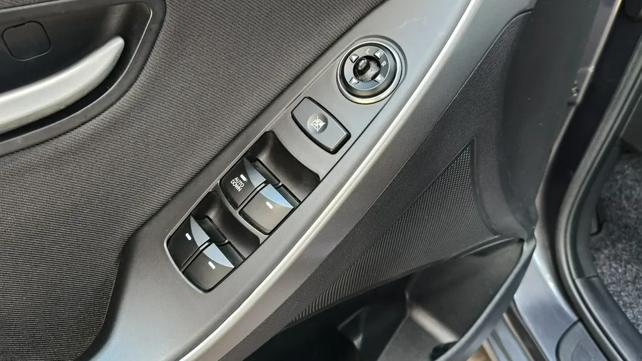 HYUNDAI i30 -