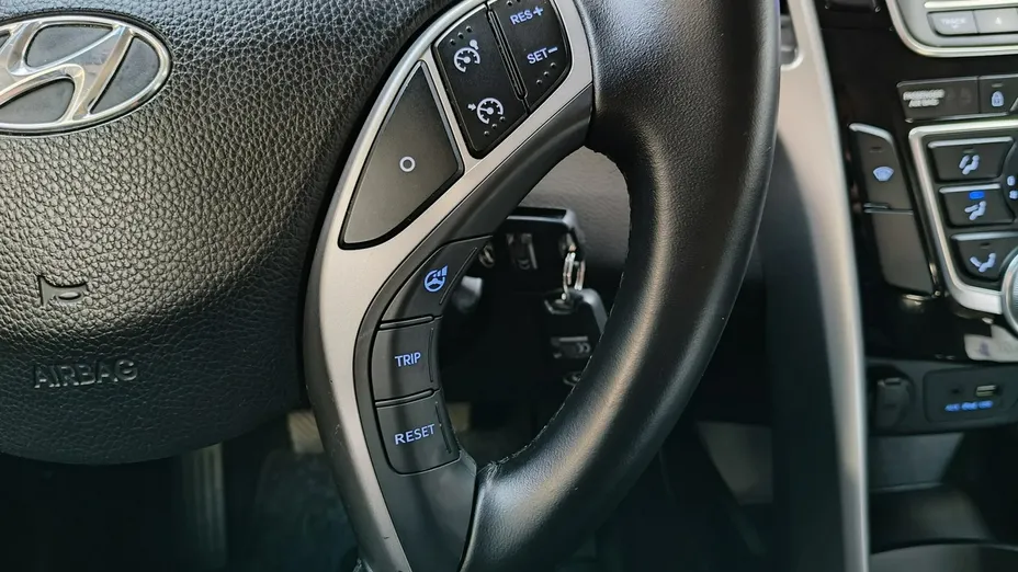 HYUNDAI i30 -