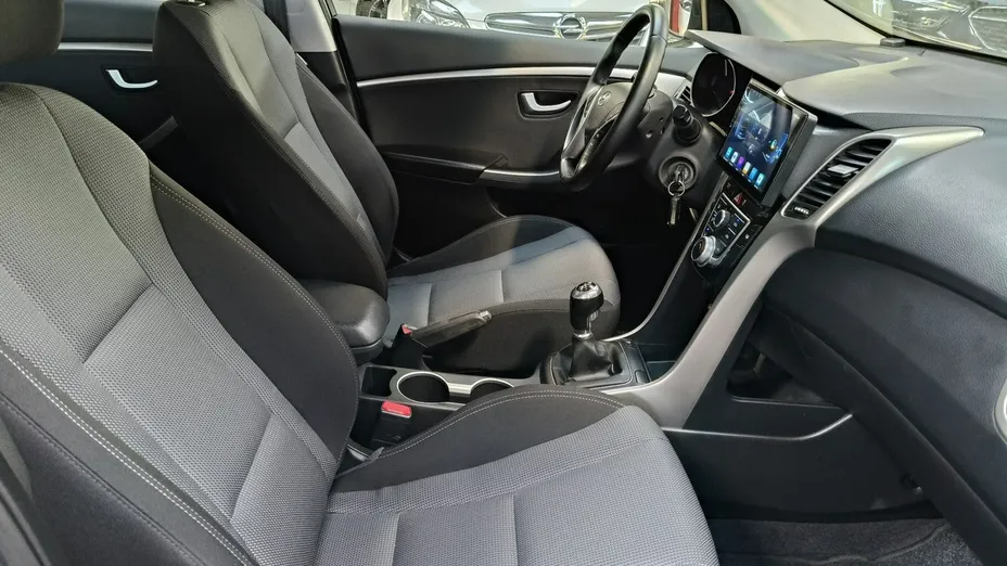 HYUNDAI i30 -