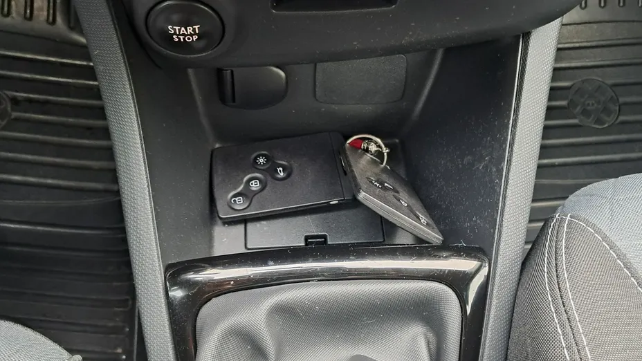 RENAULT Clio -