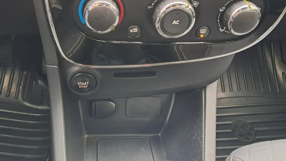 RENAULT Clio -