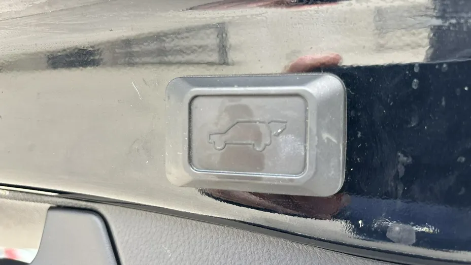TOYOTA RAV4 -