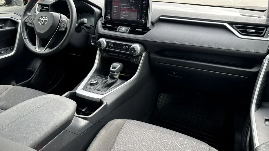 TOYOTA RAV4 -
