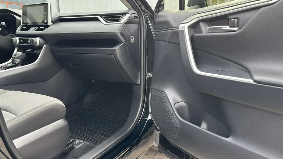 TOYOTA RAV4 -