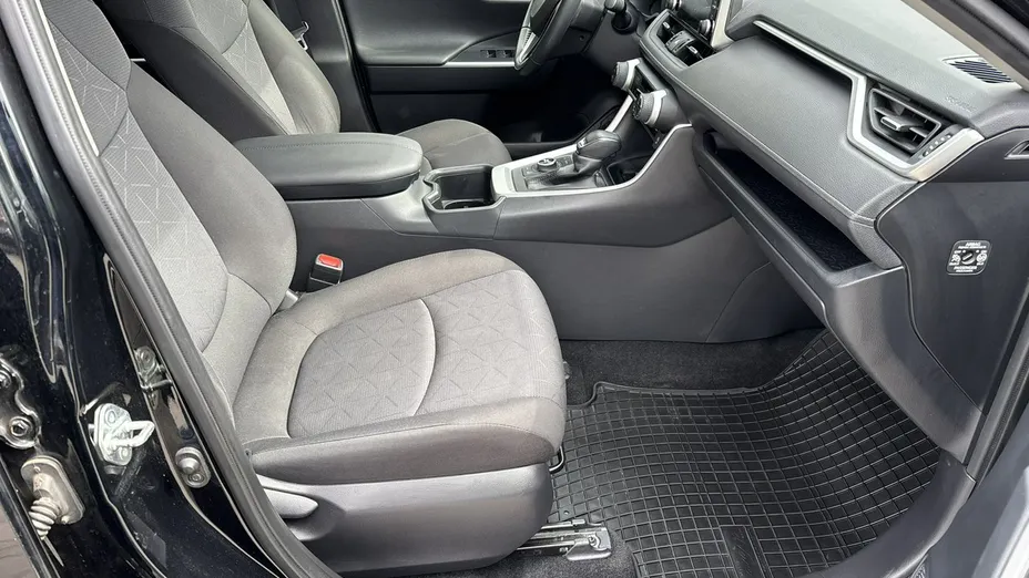 TOYOTA RAV4 -