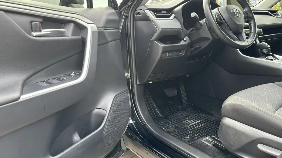 TOYOTA RAV4 -