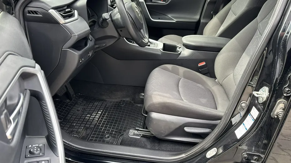TOYOTA RAV4 -