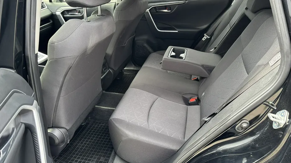 TOYOTA RAV4 -