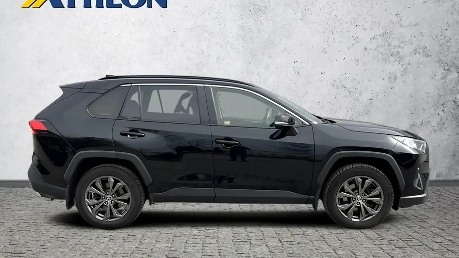 TOYOTA RAV4 -