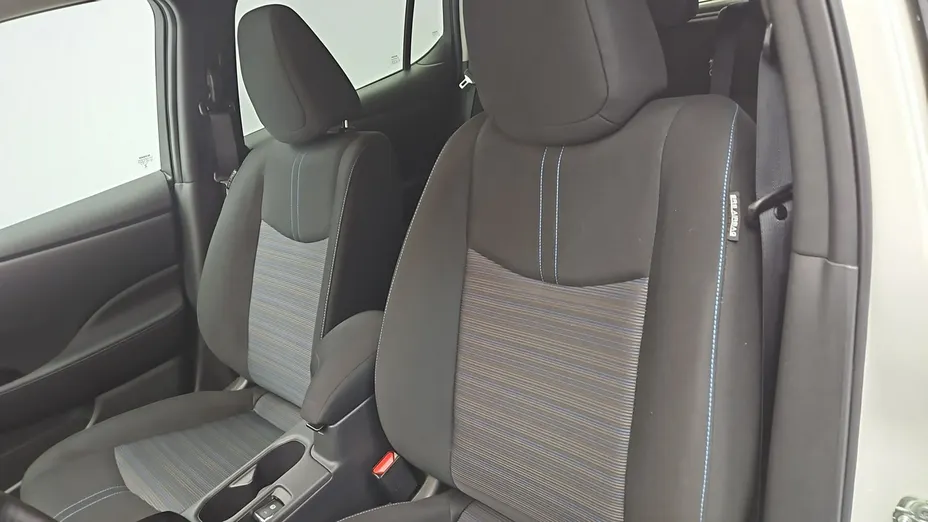 NISSAN Leaf -