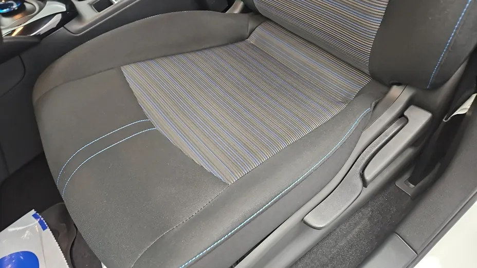 NISSAN Leaf -