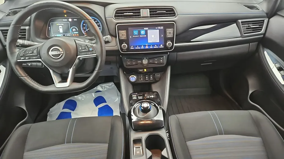 NISSAN Leaf -