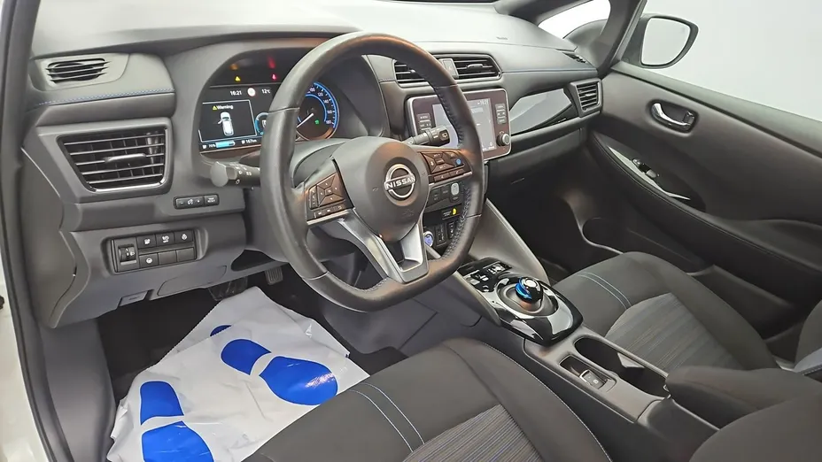 NISSAN Leaf -