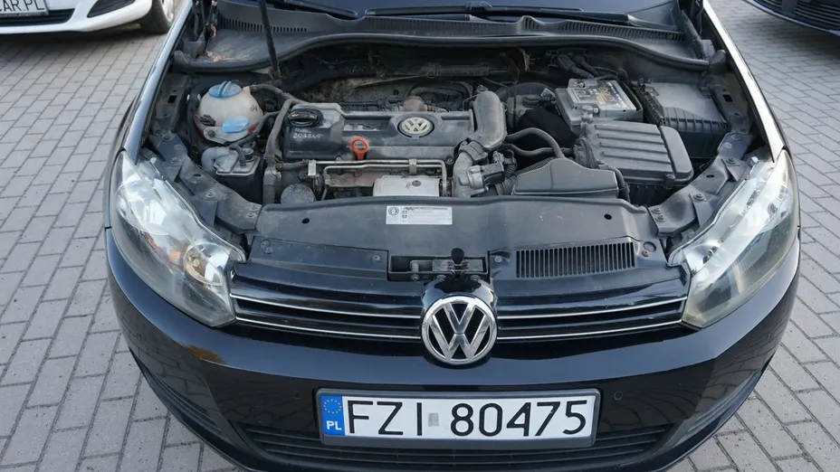 VOLKSWAGEN Golf -