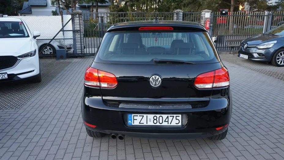 VOLKSWAGEN Golf -