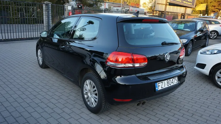 VOLKSWAGEN Golf -