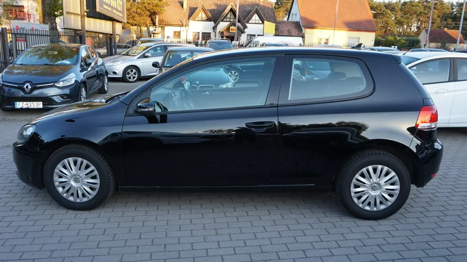 VOLKSWAGEN Golf -