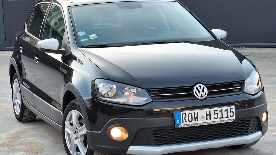 VOLKSWAGEN Polo -