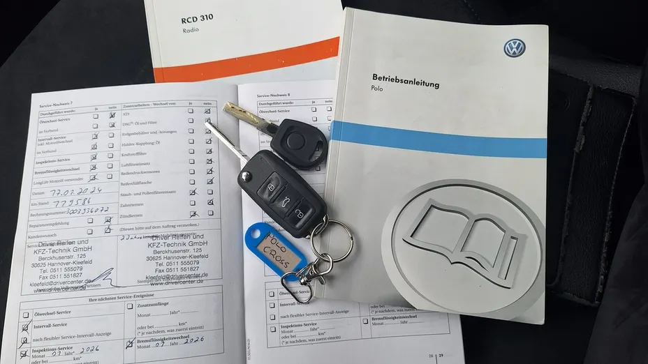 VOLKSWAGEN Polo -