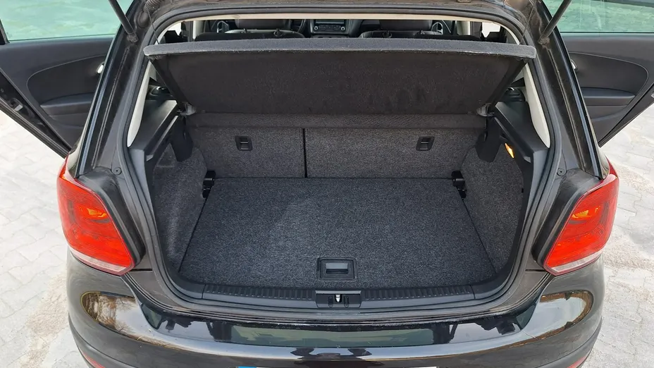 VOLKSWAGEN Polo -