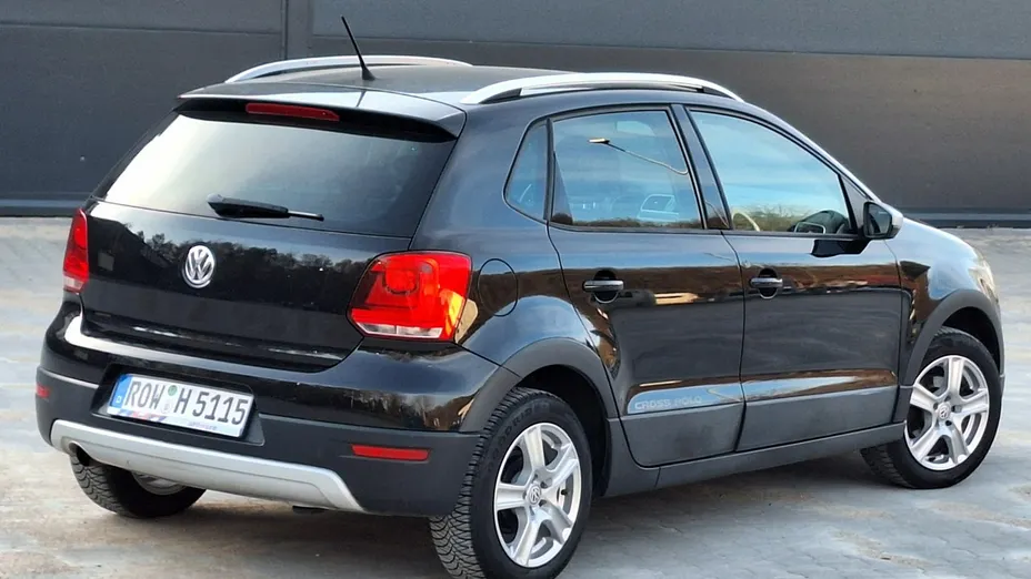 VOLKSWAGEN Polo -