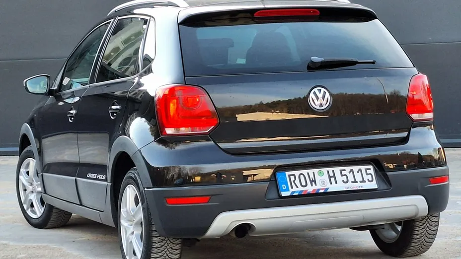 VOLKSWAGEN Polo -