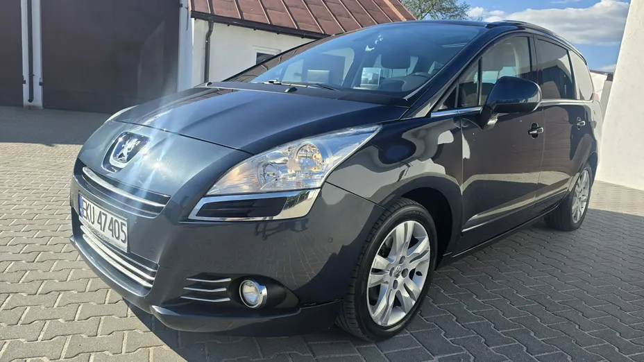PEUGEOT 5008 -