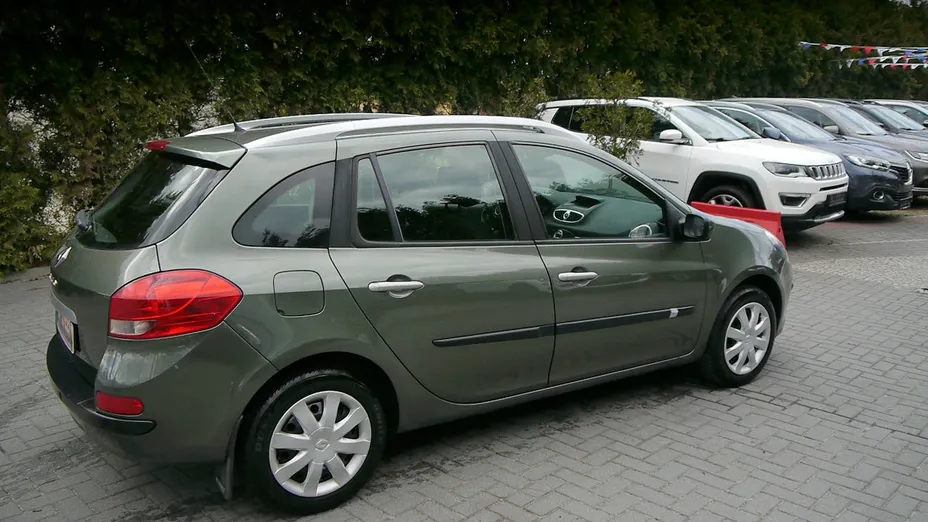 RENAULT Clio -