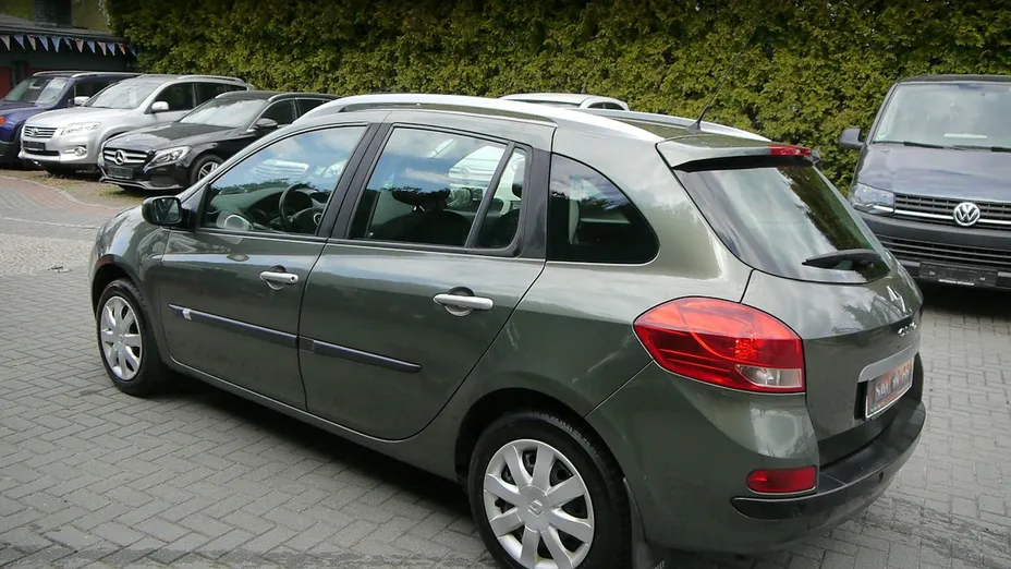 RENAULT Clio -