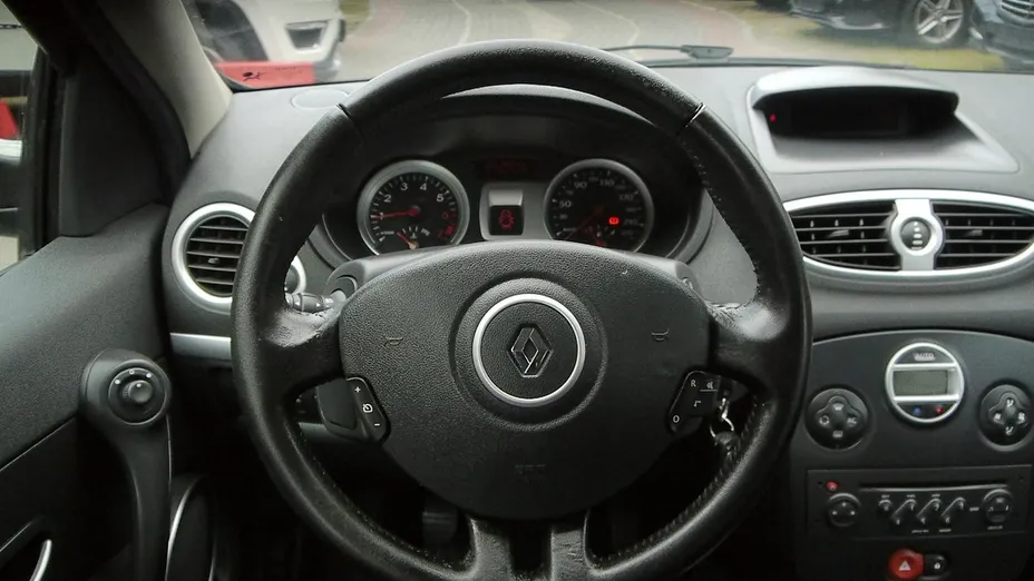RENAULT Clio -