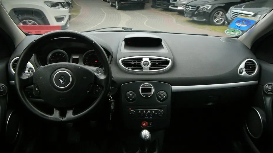 RENAULT Clio -