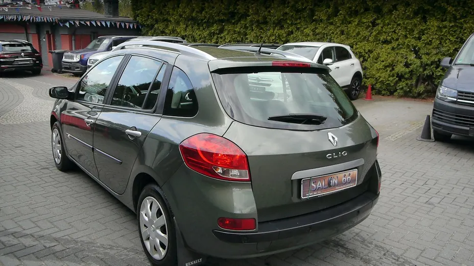 RENAULT Clio -