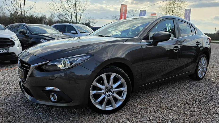 MAZDA 3 -