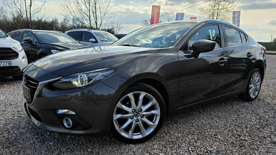 MAZDA 3 -