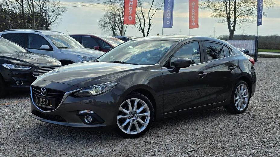 MAZDA 3 -