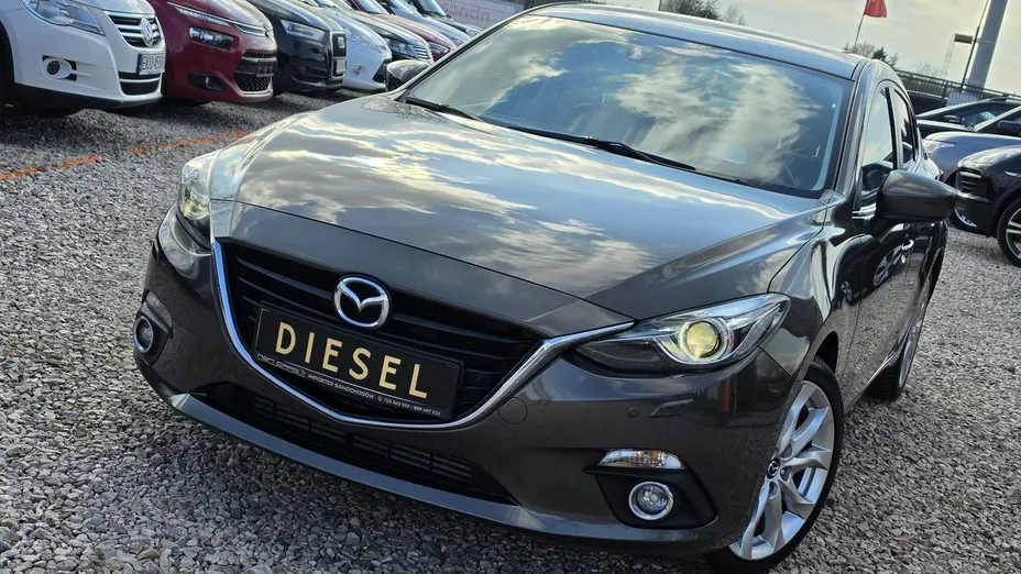 MAZDA 3 -