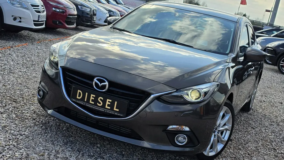 MAZDA 3 -
