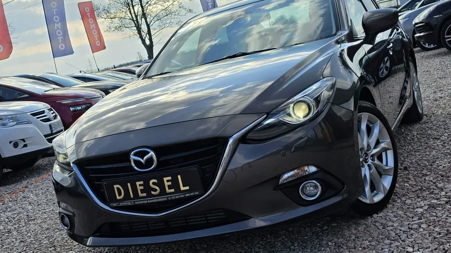 MAZDA 3 -