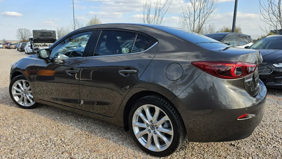 MAZDA 3 -