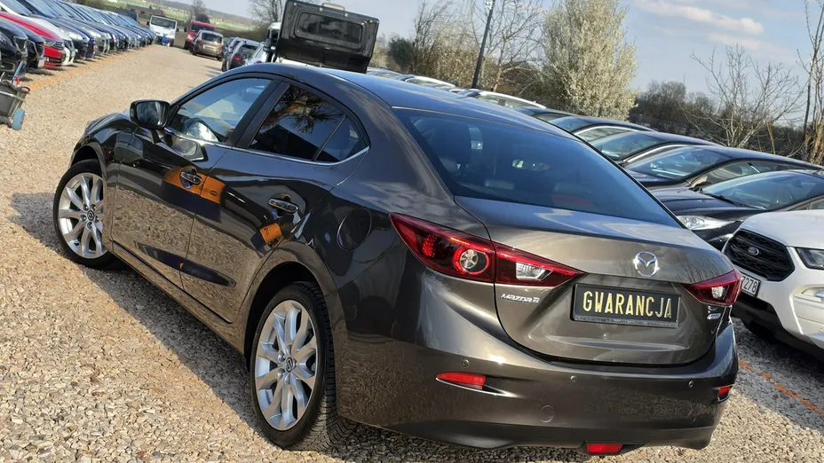 MAZDA 3 -