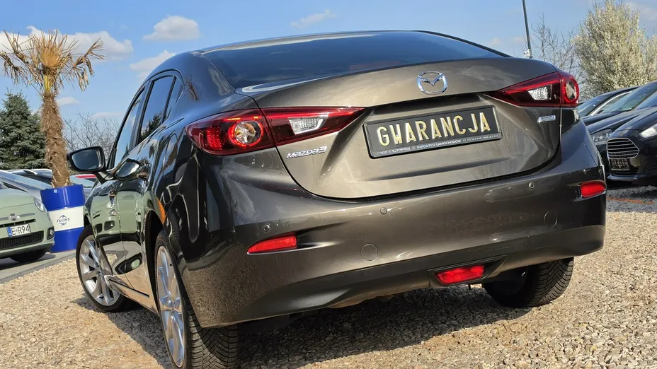MAZDA 3 -