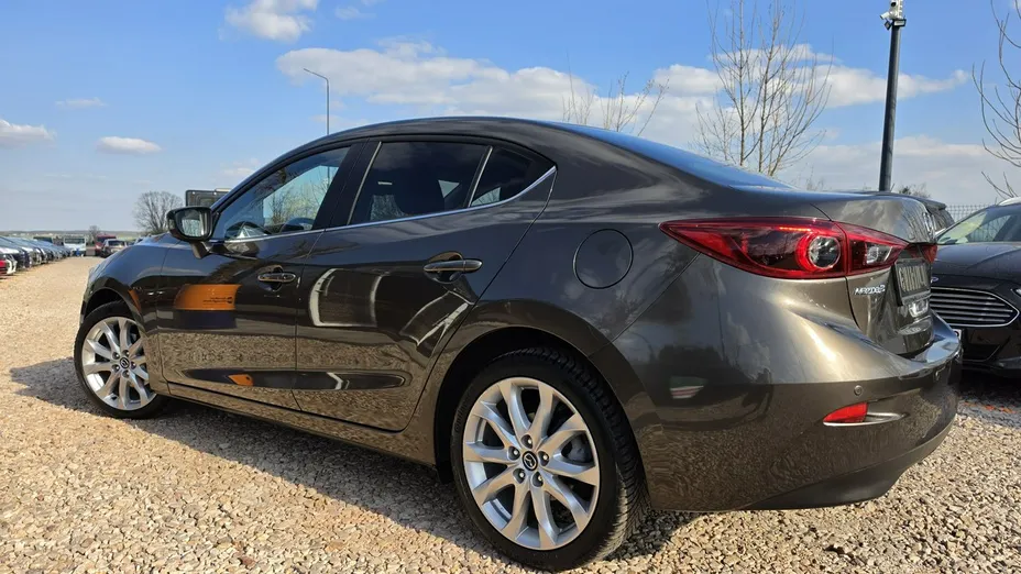 MAZDA 3 -