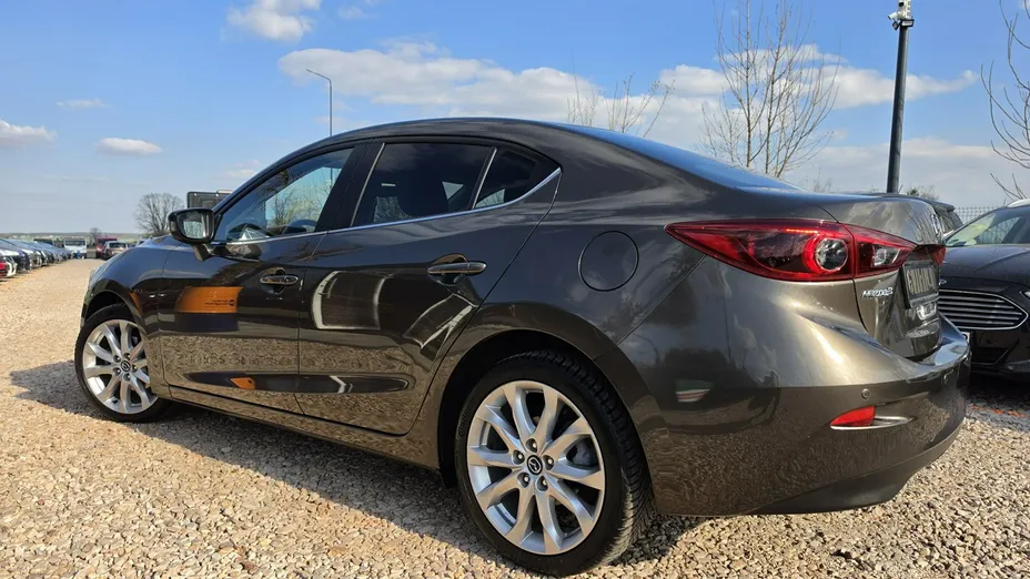 MAZDA 3 -