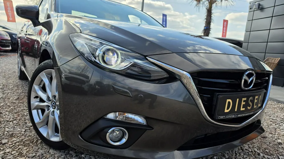 MAZDA 3 -