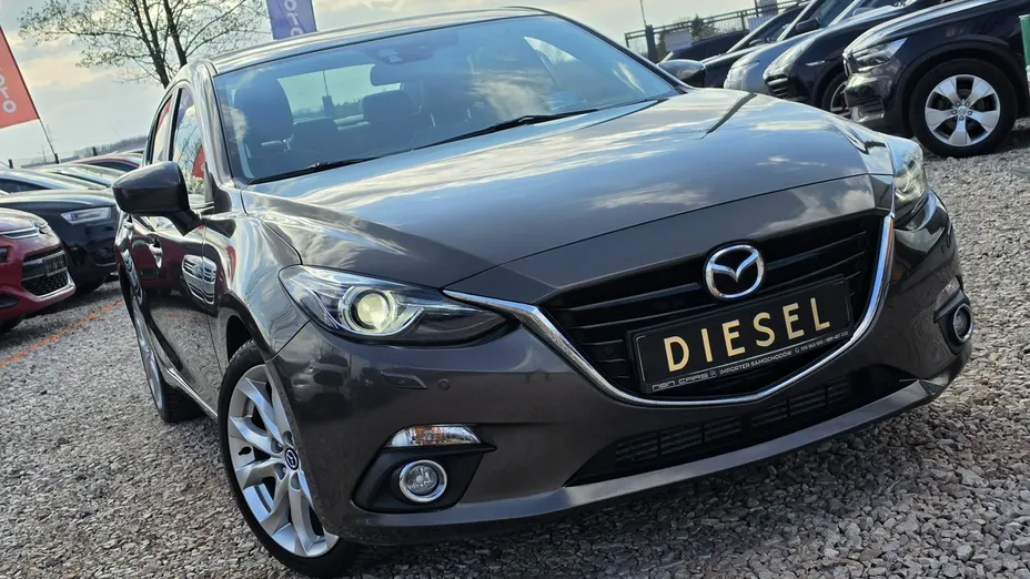 MAZDA 3 -