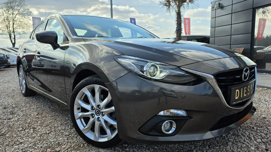 MAZDA 3 -