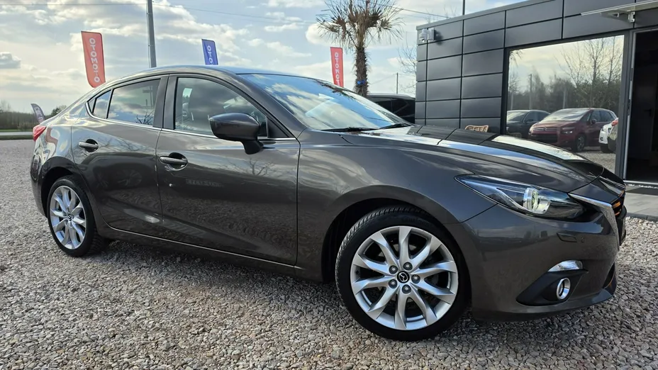 MAZDA 3 -