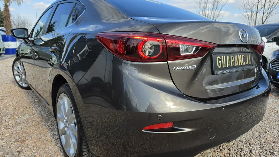 MAZDA 3 -