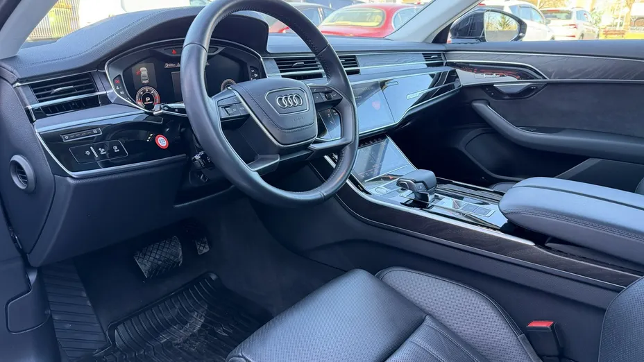 AUDI A8 -